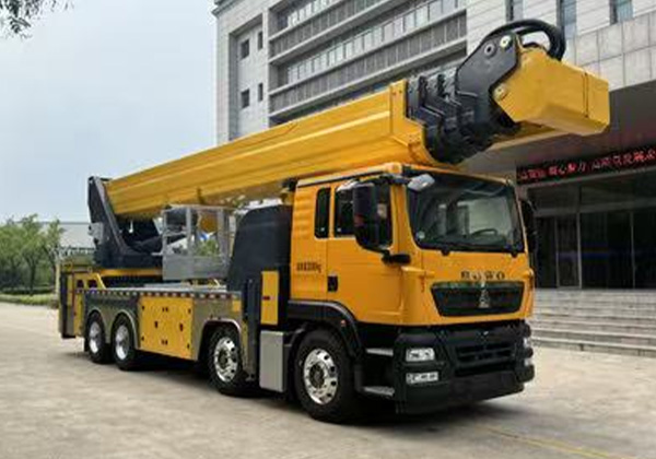 高空作業車